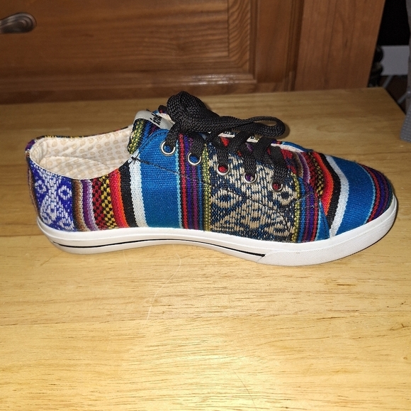 Inkkas Colorful Incan Patterned unisex Sneakers in a women's 5 or men's 3. - Picture 4 of 11